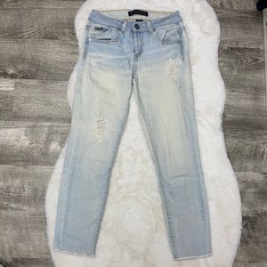Distressed cropped jeans